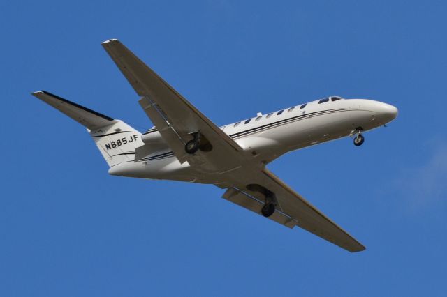 Cessna Citation CJ3 (N885JF) - WHITE LODGING LEASING LLC on final at KCLT - 10/8/18