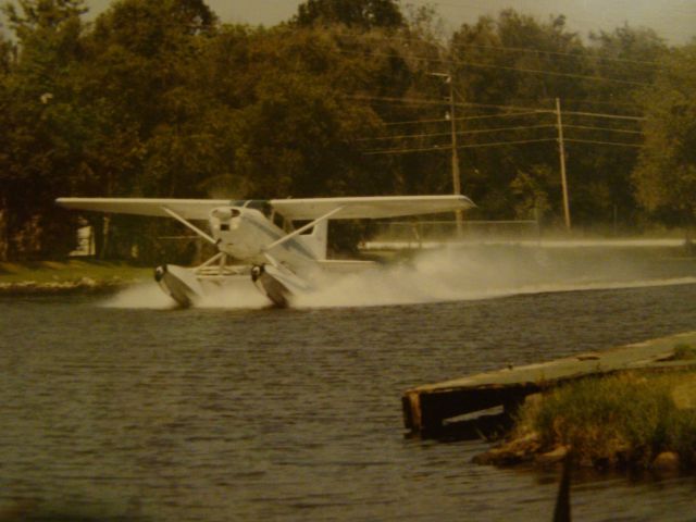 Cessna Skywagon — - 185 amphib 46N takingoff at Westwego Airport.