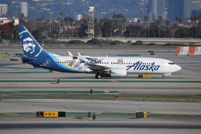 Boeing 737-800 (N589AS)