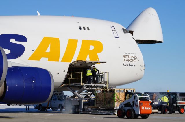 Boeing 747-400 (N476MC)