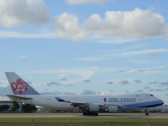 Boeing 747-400 (B-18722)