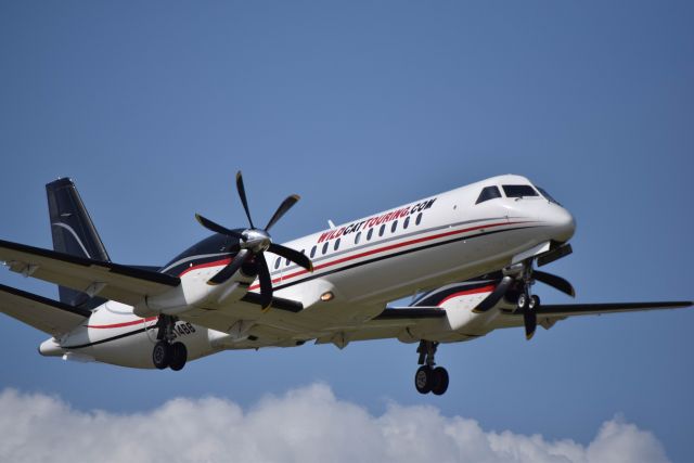 Saab 2000 (N814BB) - 8/7/2016: Wildcat Touring Saab 2000 arriving at KHOU. 