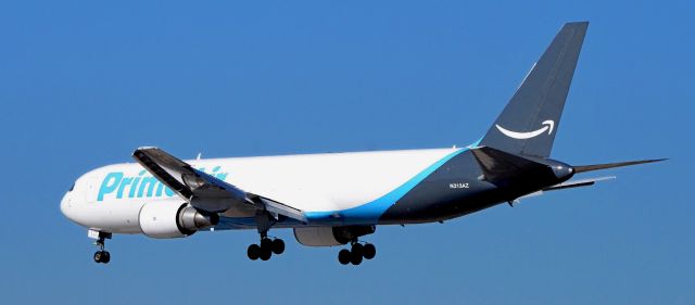 BOEING 767-300 (N313AZ) - phoenix sky harbor 10JAN20