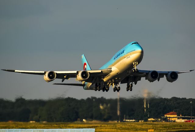 BOEING 747-8 (HL7633)