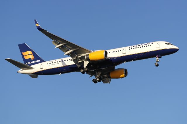 Boeing 757-200 (TF-ISV)