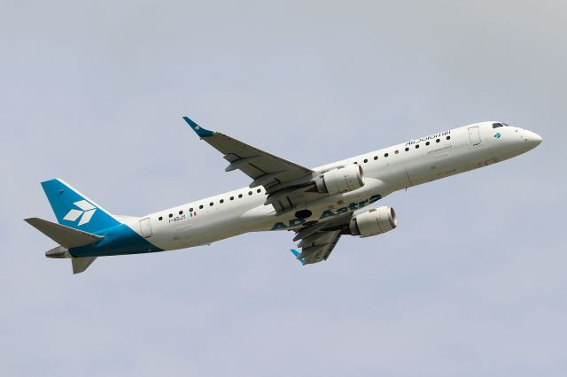 EMBRAER 195 (I-ADJY)