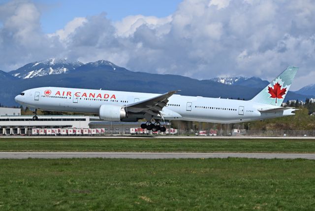 BOEING 777-300ER (C-FIUW)