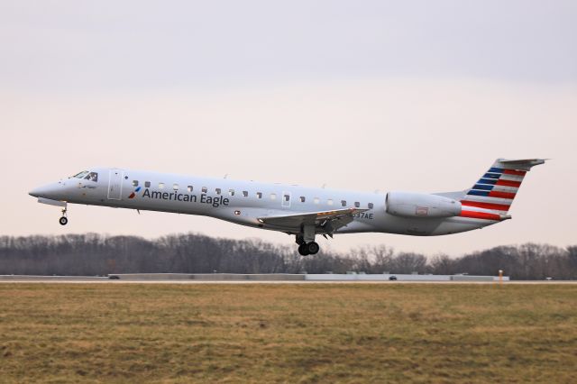 Embraer ERJ-145 (N637AE) - N637AE, American Eagle/Piedmont EMB-145LR, arriving on RWY 6L on 30 Jan 2020.