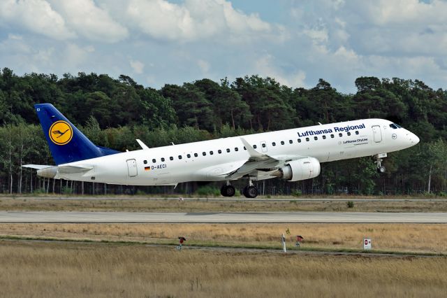 Embraer ERJ-190 (D-AECI)