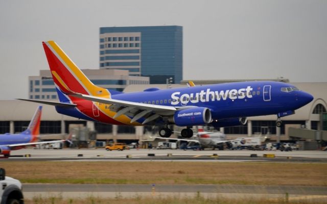 Boeing 737-700 (N7719A) - Southwest just about to touchdown on runway 20R.