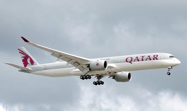 Airbus A350-900 (A7-ANA) - Heathrow Arrivals 27L