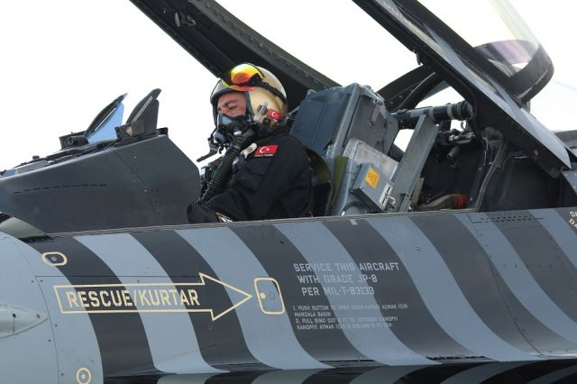 — — - 132nd SQUADRON DEMO TEAM DAGGERS,SOLOTURK   1ST  DEMO PILOT CAPT. GUNAR  ON PREPARE FOR DEMO.. TURKISH AIR BASE