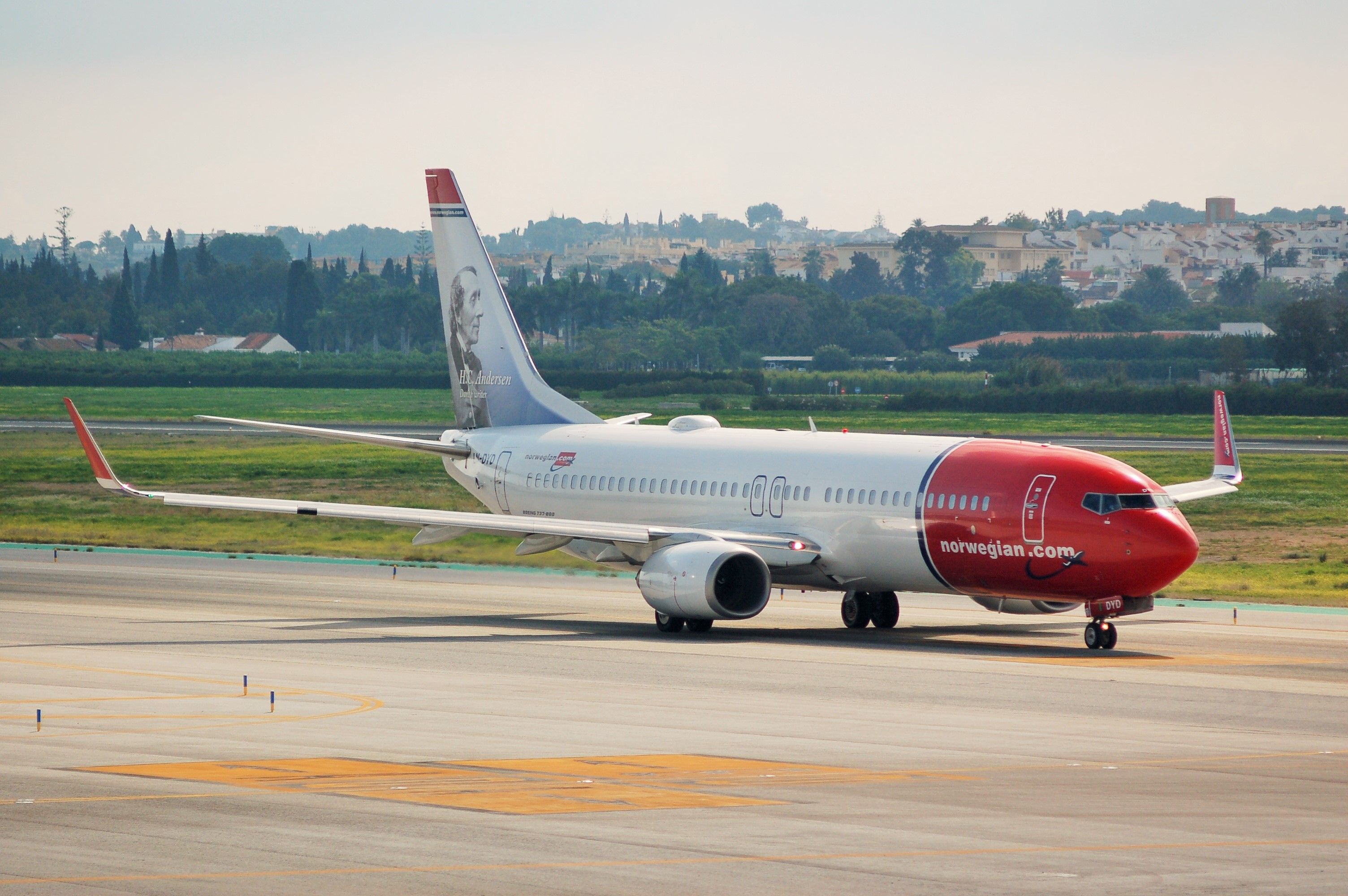 Boeing 737-700 (LN-DYD)