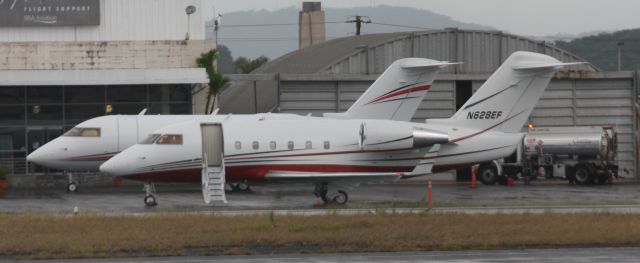 Canadair Challenger (N628EF)