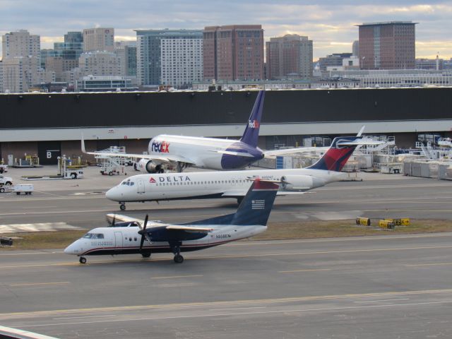 de Havilland Dash 8-400 (N808EX)