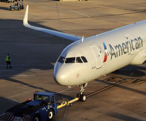 Airbus A321 (N990AU)