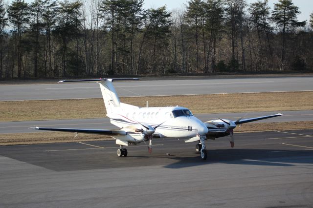 Beechcraft Super King Air 200 (N49R) - Parked
