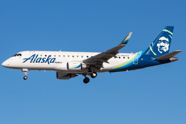 Embraer 175 (N400SY)