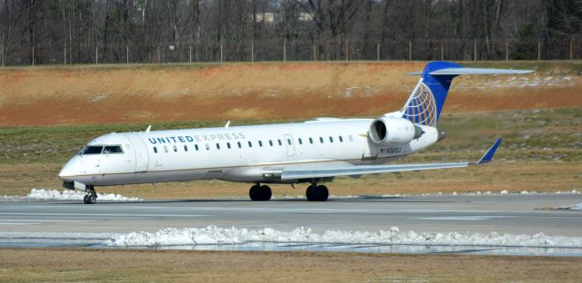 Canadair Regional Jet CRJ-700 (N161GJ) - Overlook. Taxiing to runway 18C.