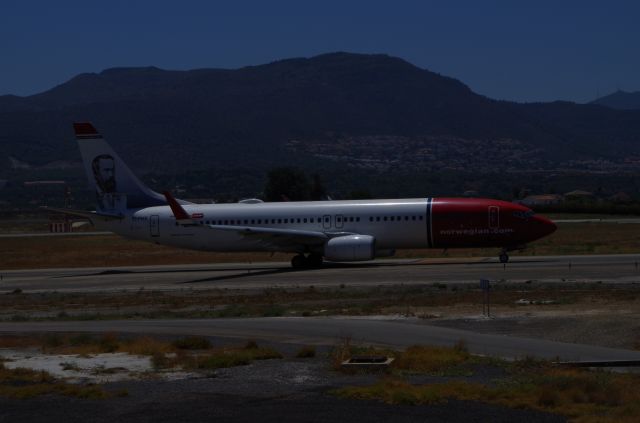 Boeing 737-800 (EI-FHX) - Taxing to takeoff at Malaga Airport.