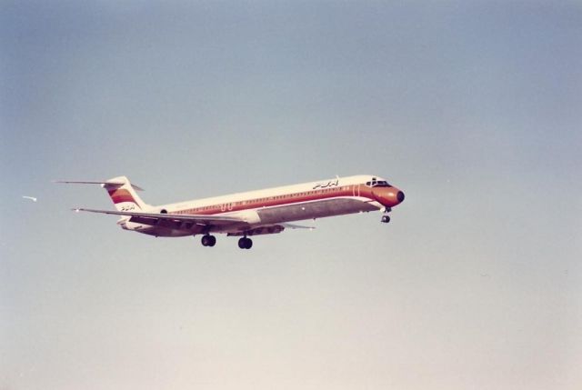 McDonnell Douglas MD-80 — - PSA MD-80 landing at Santa Ana in the mid-1980s