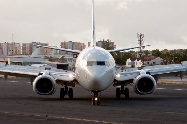 Boeing 737-800 (9Y-KIN)