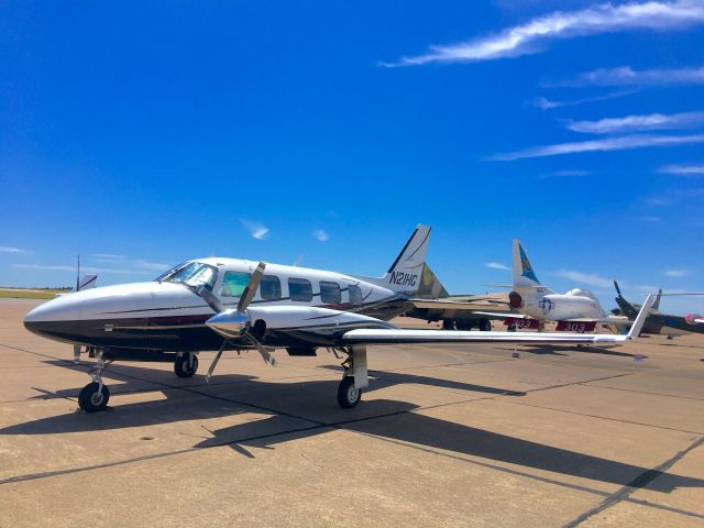 Piper Navajo (N21HG)