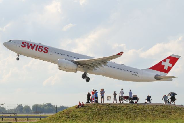 Airbus A330-300 (HB-JHE) - Classic Jacques-de-Lesseps Park scene...