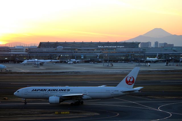 Boeing 777-200 (JA010D)