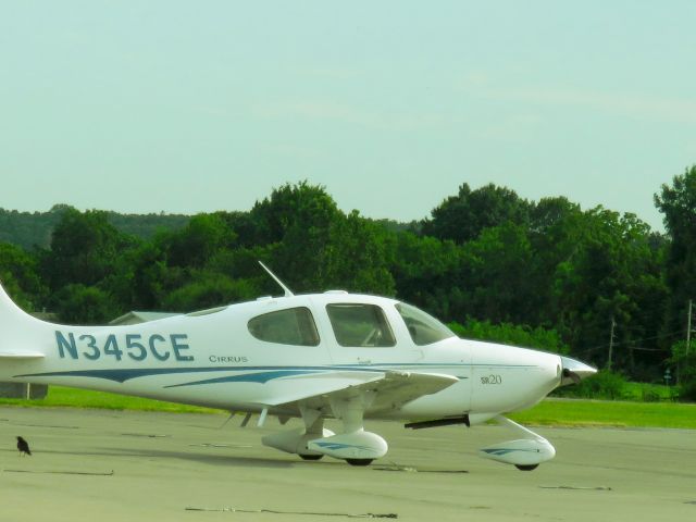 Cirrus SR-20 (N345CE)