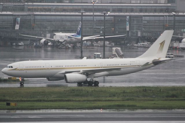 Airbus A330-200 (HZ-SKY2)