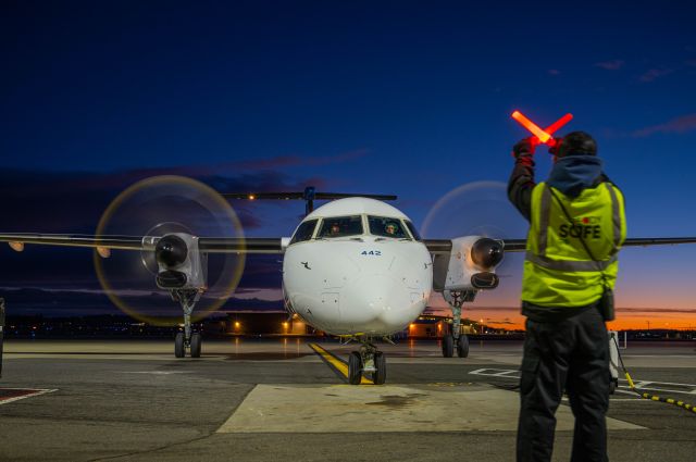 de Havilland Dash 8-400 (N442QX) - Sunset Arrival