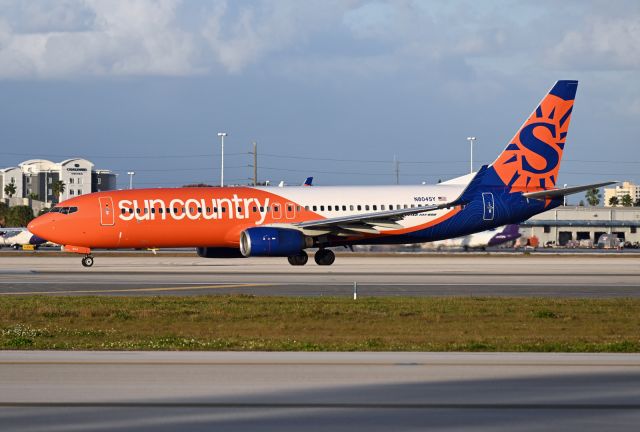 Boeing 737-800 (N804SY)