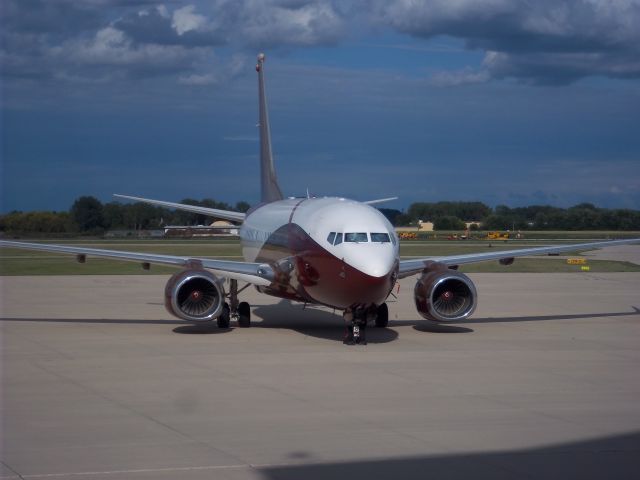 Boeing 737-700 (N888TY)