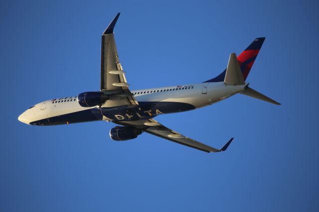 Boeing 737-800 (N3760C)