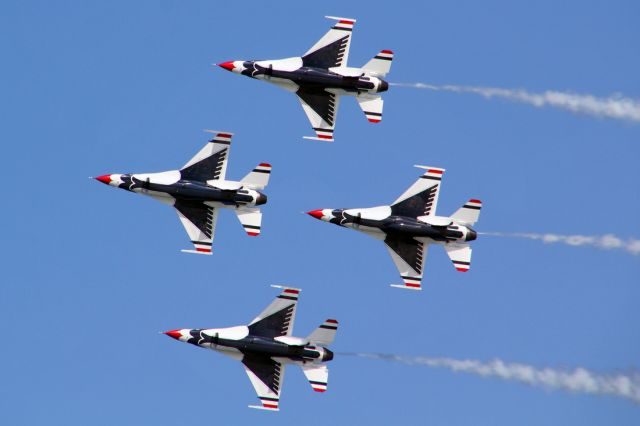 Lockheed F-16 Fighting Falcon — - Daytona Beach Wings & Waves Airshow 2012