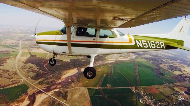 Cessna Skyhawk (N5162R)