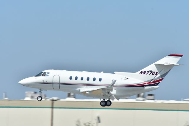 Hawker 800 (N877QS)