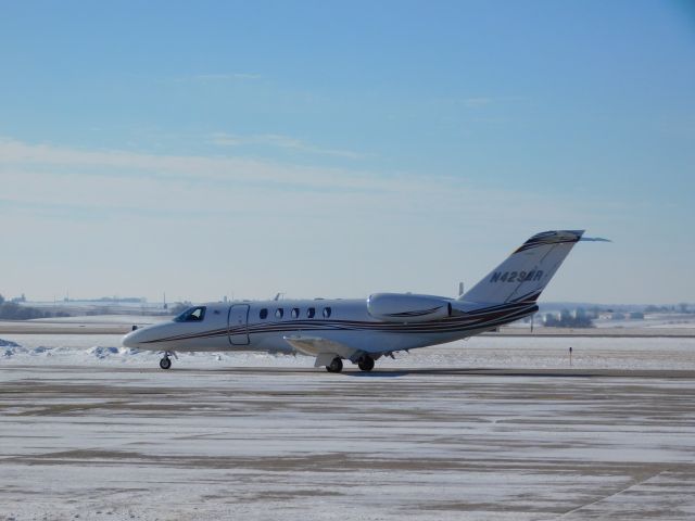 Cessna Citation CJ4 (N429MR) - N429MR lands and taxis to park among the many Cessna 172s that were flying that day.