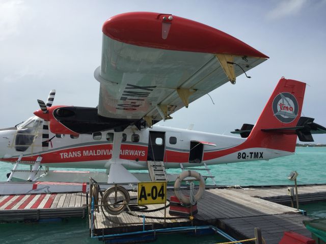 De Havilland Canada Twin Otter (8Q-TMX)