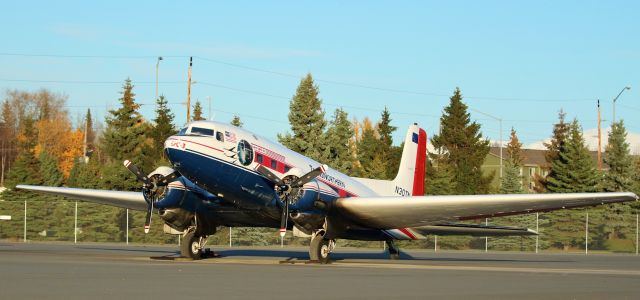 Douglas DC-3 (N30TN)