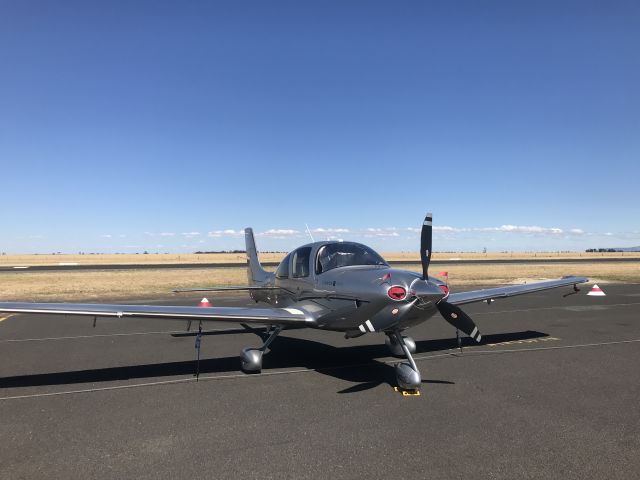 Cirrus SR-22 —