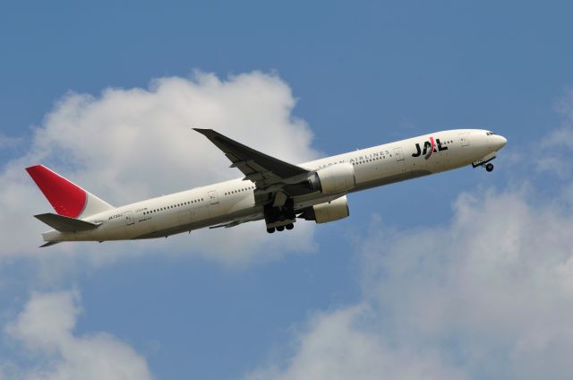 BOEING 777-300 (JA733J) - 2011/4/24