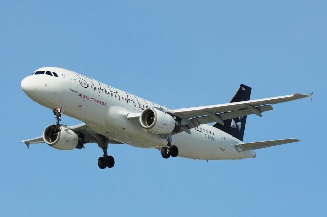 Airbus A320 (C-FDRK) - One of the two Air Canada A320's that wear the Star Alliance livery on final for runway 26R at Vancouver International Airport, in from Calgary. The other A320 that wears the Star Alliance livery is C-FDRH.