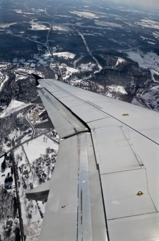 Airbus A319 (N755US) - Shortly after takeoff from KPIT.