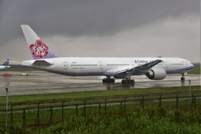 BOEING 777-300ER (B-18053)