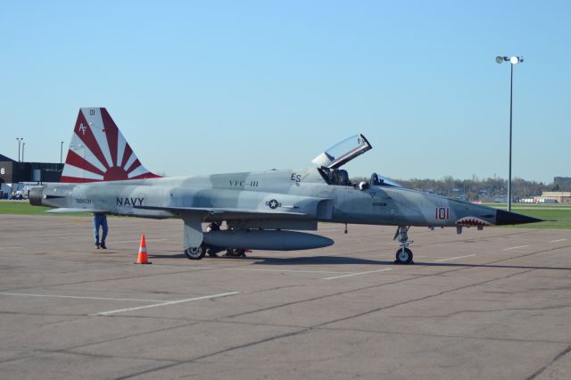 Northrop RF-5 Tigereye (76-1531) - F-5N Tiger II (101), 761531 assigned to VFC-111 sitting on tarmac in KFSD.