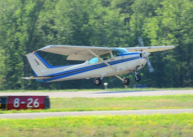 Cessna Skyhawk (N62104) - In the flare