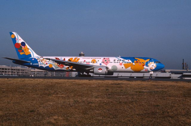 BOEING 767-300 (JA8288) - Taxing at Tokyo-Haneda Intl Airport on 2001/03/03 " Pokemon c/s "
