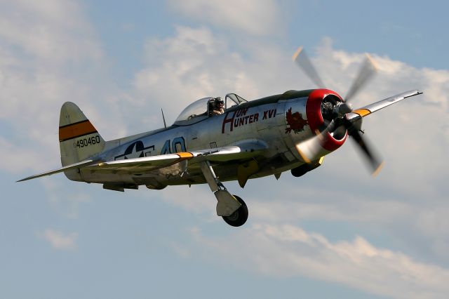 REPUBLIC Thunderbolt (NX9246B) - P-47D "Hun Hunter XVI" Taking of from her Homebase at Sevierville in 2010